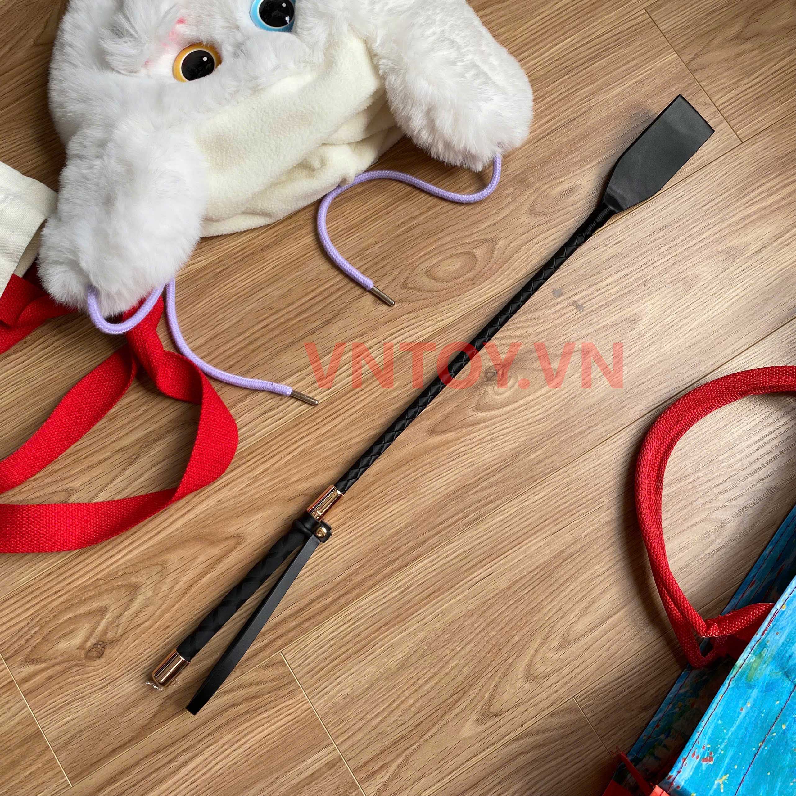 Roi da tình thú phong cách quất ngựa – đồ chơi BDSM nhập vai quyền lực