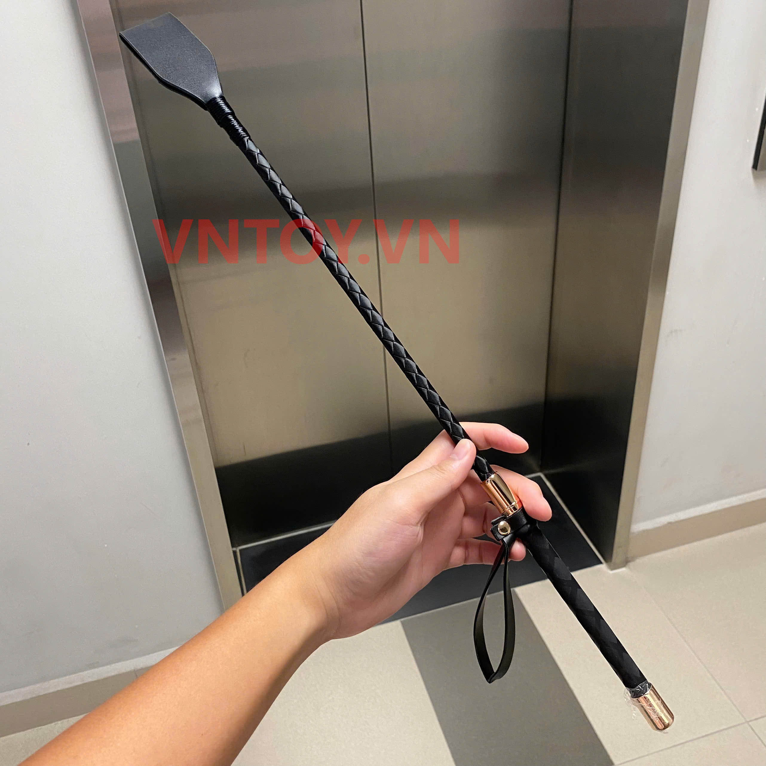 Roi da tình thú phong cách quất ngựa – đồ chơi BDSM nhập vai quyền lực