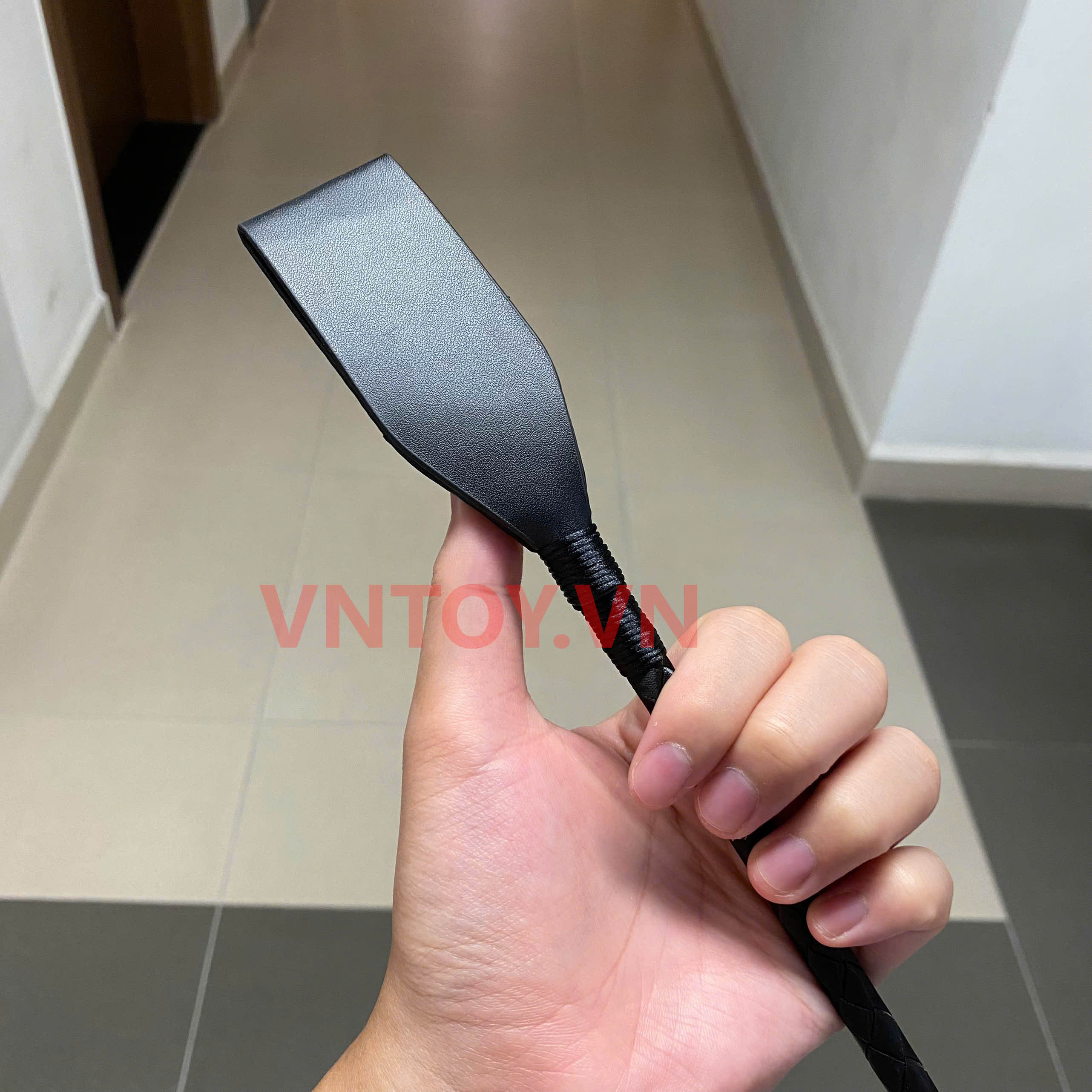 Roi da tình thú phong cách quất ngựa – đồ chơi BDSM nhập vai quyền lực