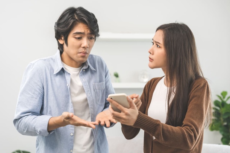 Tính chiếm hữu là gì? Chiếm hữu có phải là thể hiện tình yêu đích thực?
