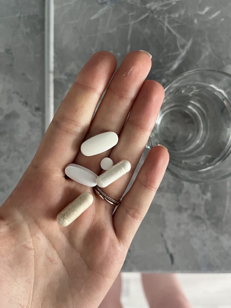 Uống thuốc tránh thai dưới 18 tuổi có sao không? Có ảnh hưởng gì đến sau này không? Giải đáp chi tiết