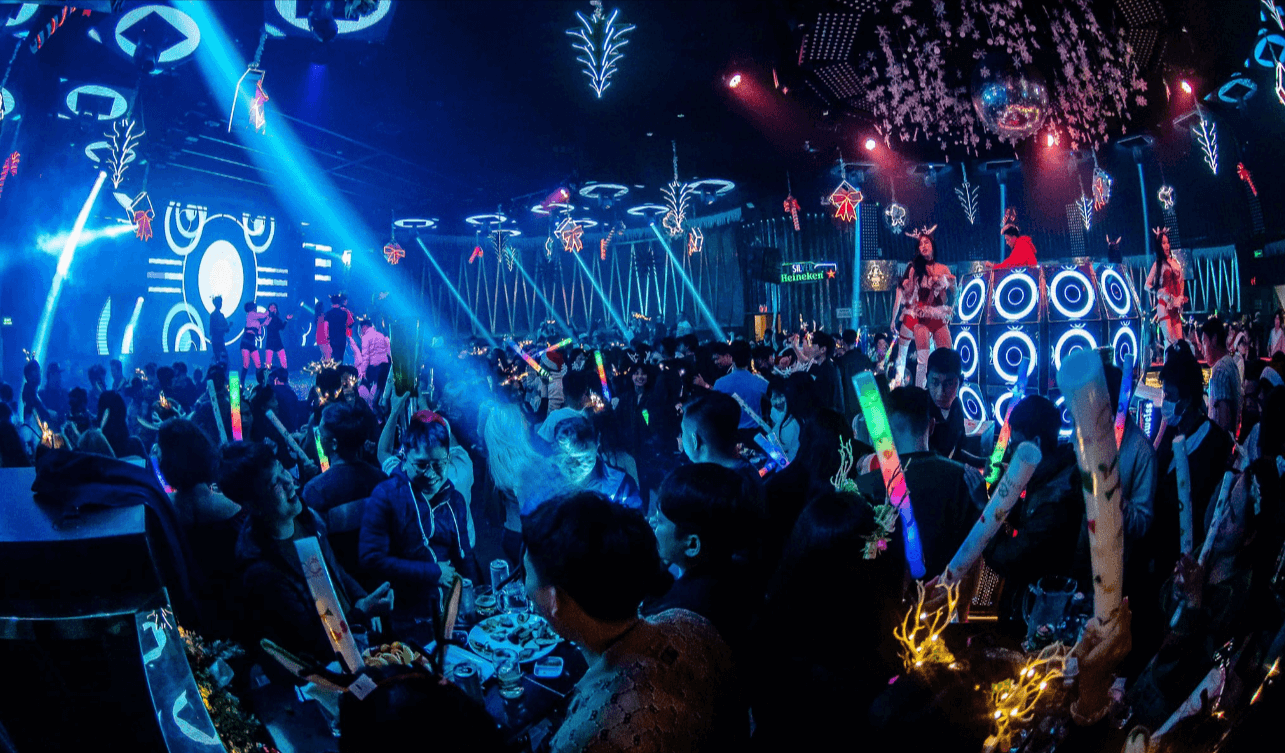 Quán pub lounge hay dùng đèn laser gì?