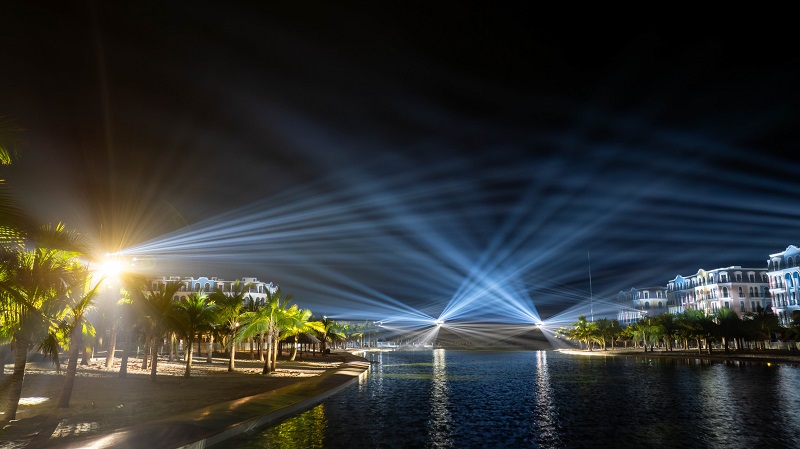 Kinh nghiệm lựa Đèn Beam IP-680 DAGE cho ngoại thất tòa nhà