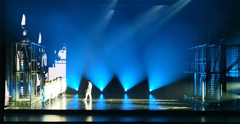 Vì sao đèn sân khấu tại Ánh Sáng Hoàng Long được sử dụng làm dự án?