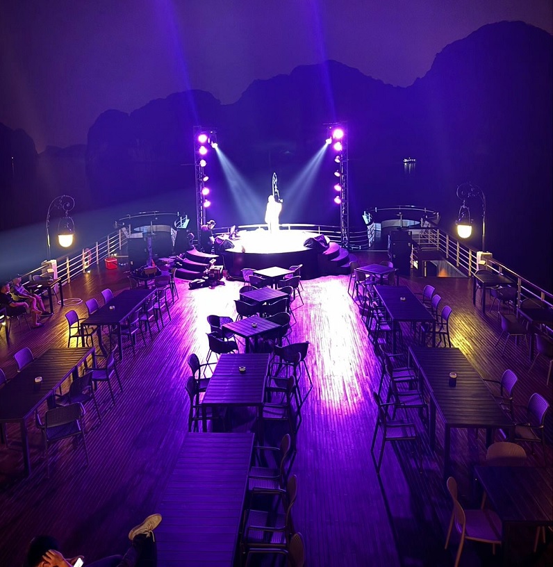 Công dụng của đèn sân khấu chống nước cho các dịch vụ giải trí gần bãi biển