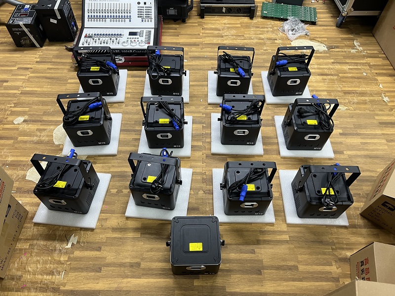 Ánh sáng Hoàng Long - Đơn vị thi công hiệu ứng máy tạo tuyết và đèn Laser