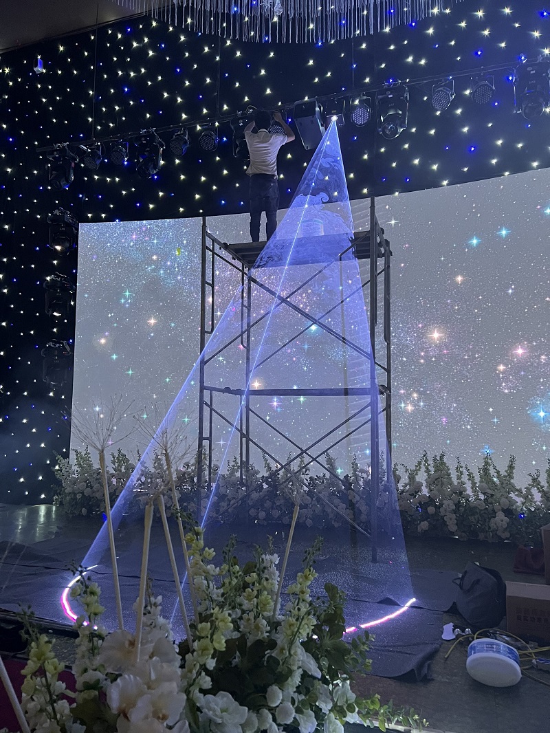 Ánh Sáng Hoàng Long - Địa chỉ cung cấp hiệu ứng Máy Tạo Tuyết và đèn Laser cho tiệc cưới