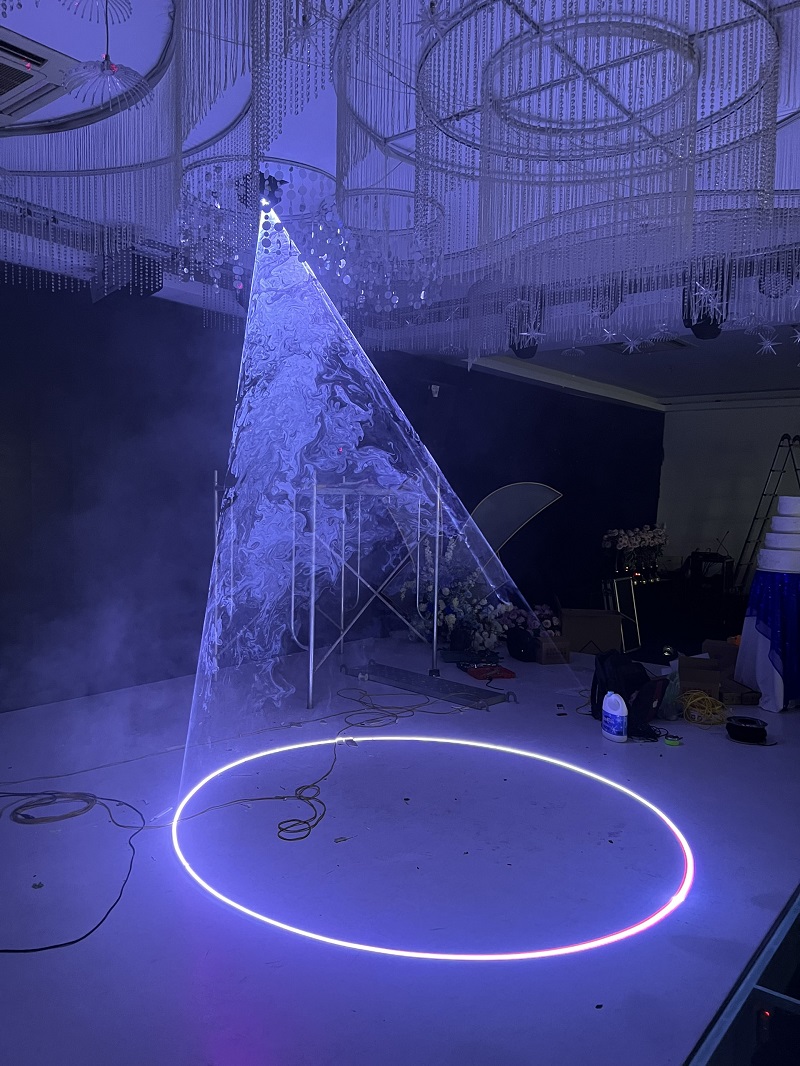 Kết Hợp Máy Tạo Tuyết Và Đèn Laser: lời tuyên bố tình yêu lộng lẫy