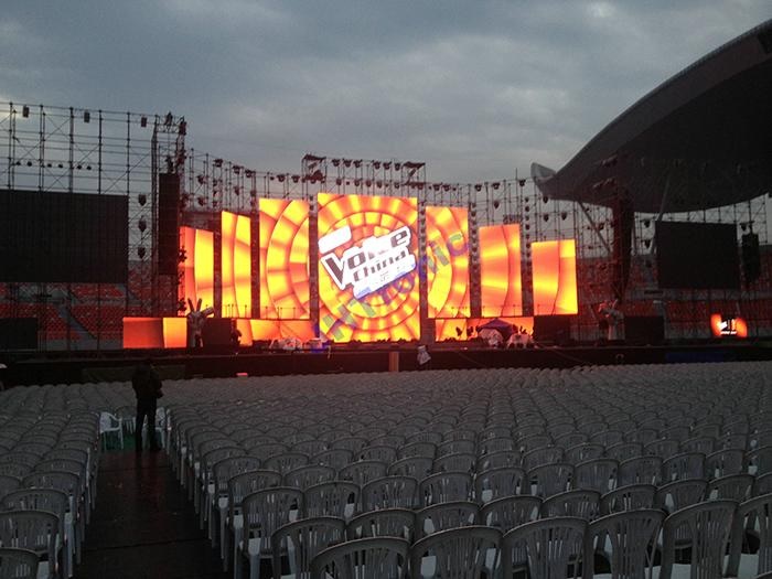 Ưu điểm đèn sân khấu chống nước tại Ánh Sáng Hoàng Long