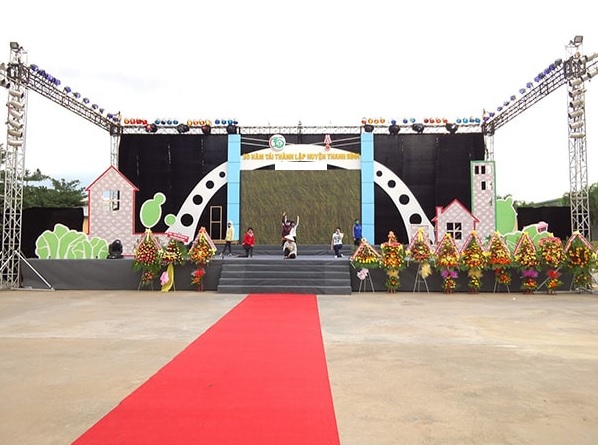 Vì sao cần tìm kiếm nhà cung cấp đèn sân khấu chống nước Hồ Chí Minh