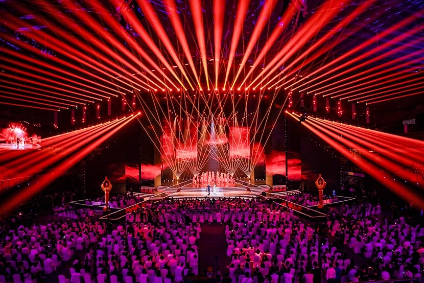 Đèn sân khấu tại Ánh Sáng Hoàng Long có gì nổi bật mà được ưa chuộng?