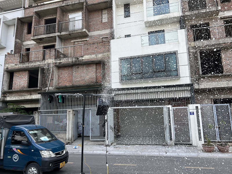 Ưu điểm dịch vụ thi công máy tạo tuyết và đèn Laser cho đám cưới