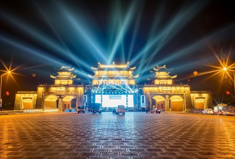 Ánh Sáng Hoàng Long - Địa chỉ cung cấp đèn chống nước cho các khu vui chơi