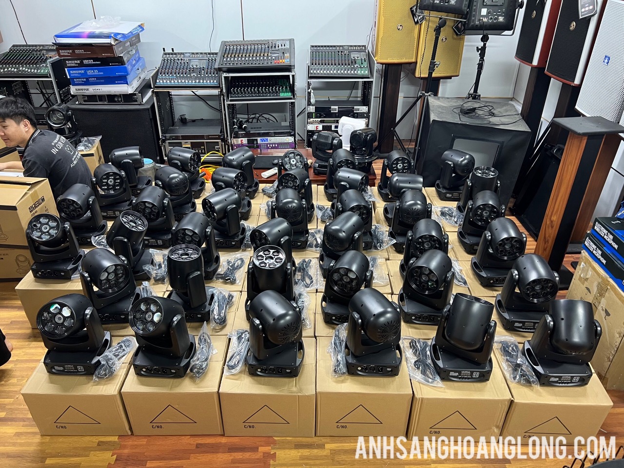 đèn moving cảm biến theo nhạc đám cưới