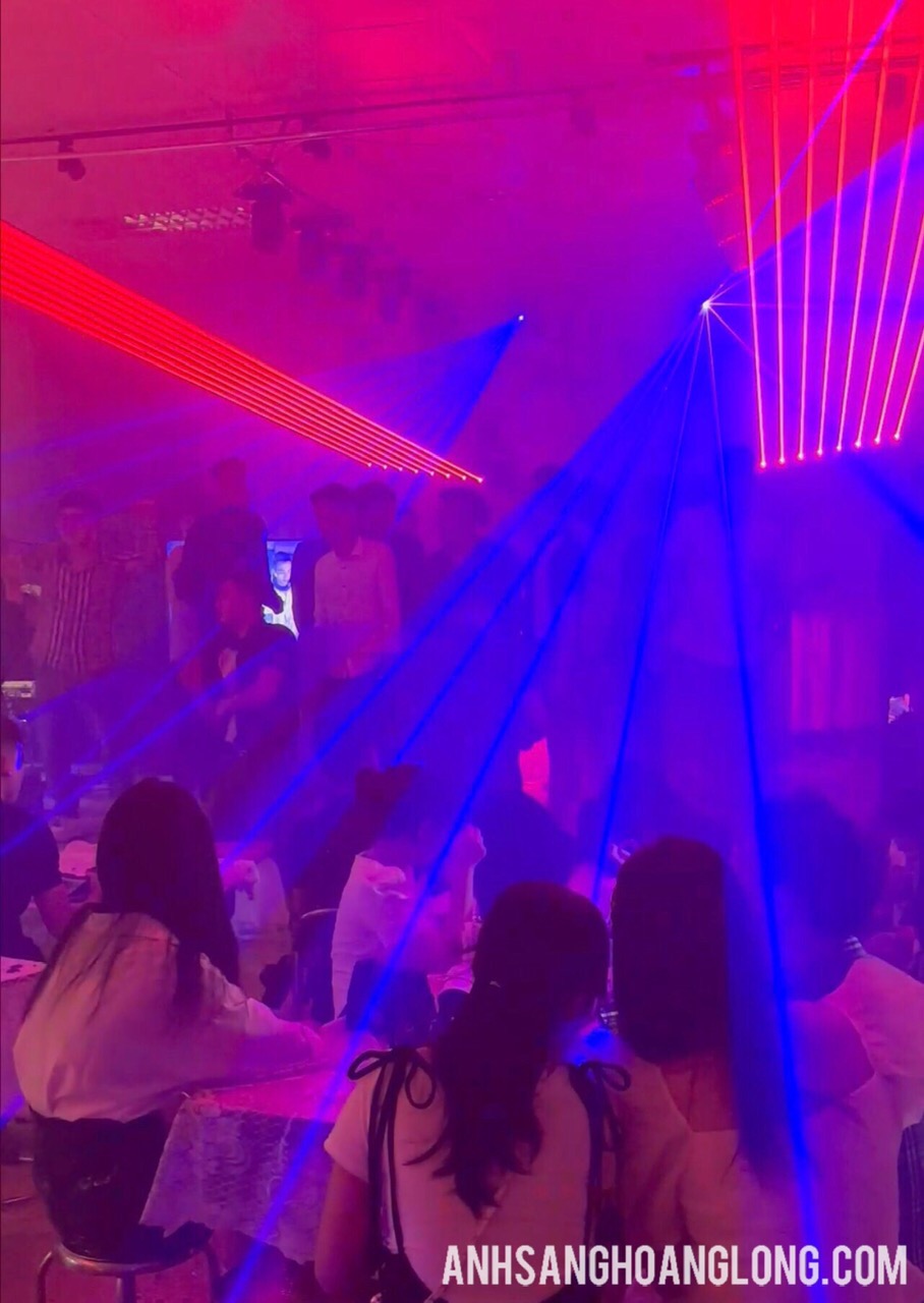 đèn laser đám cưới