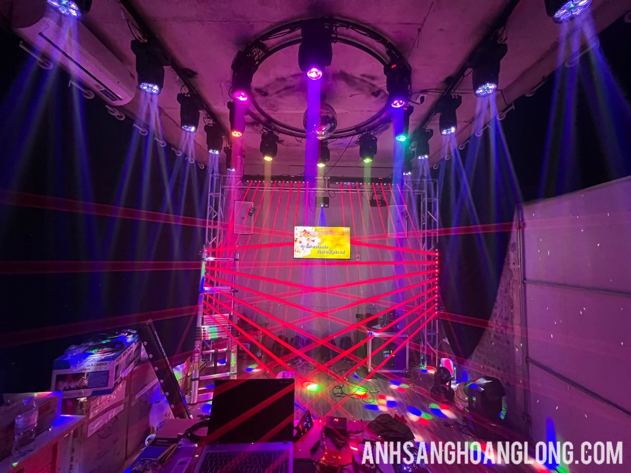 thiết bị ánh sáng cho đám cưới