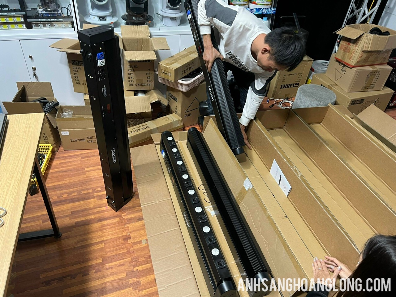 đèn sân khấu đám cưới