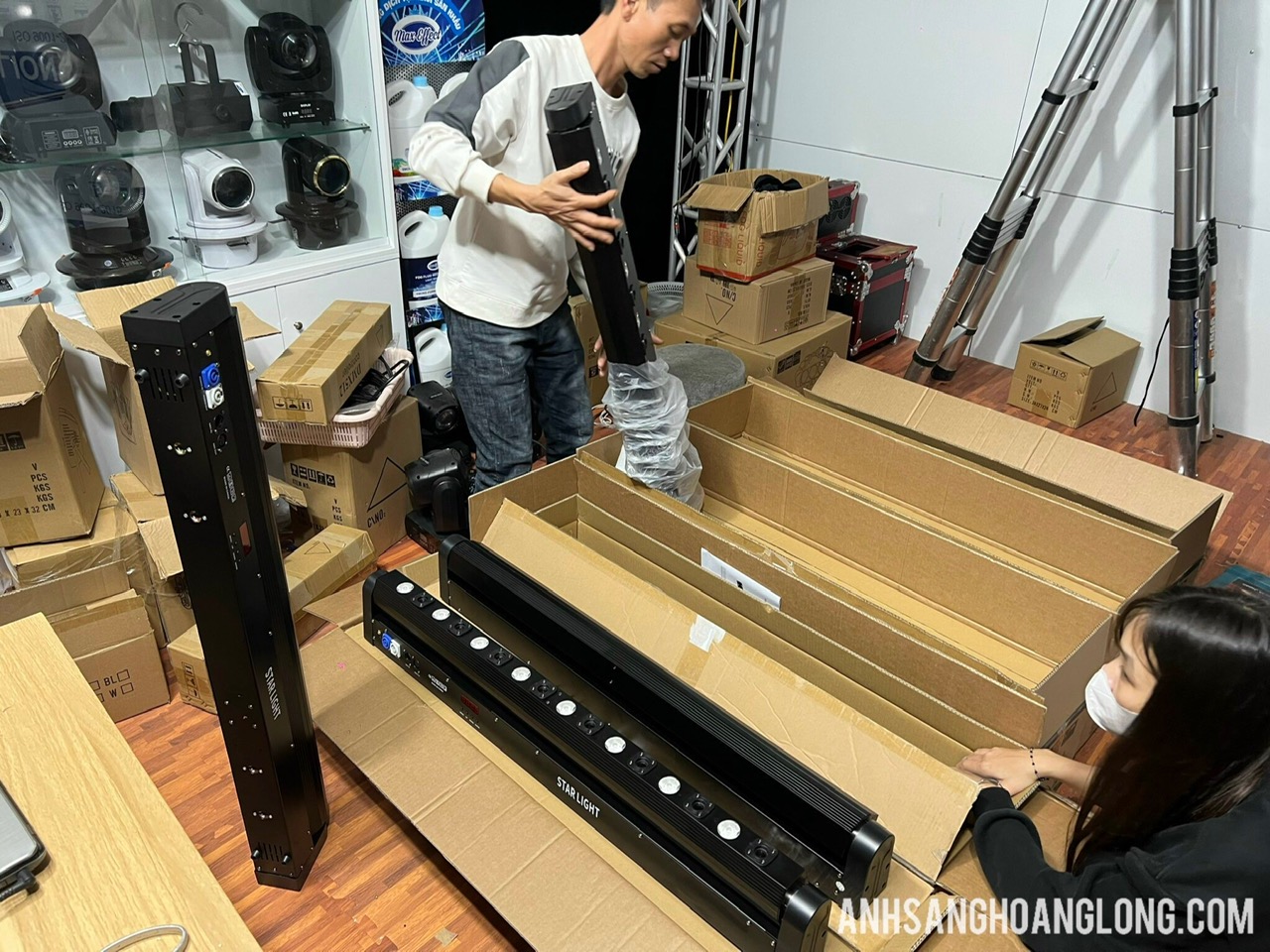 đèn sân khấu đám cưới