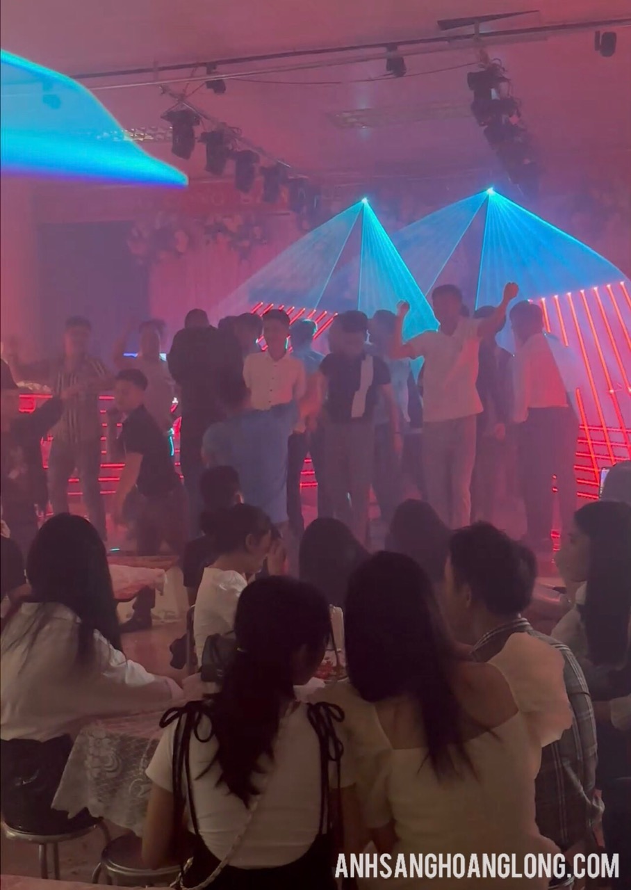 thuê đèn nháy đám cưới