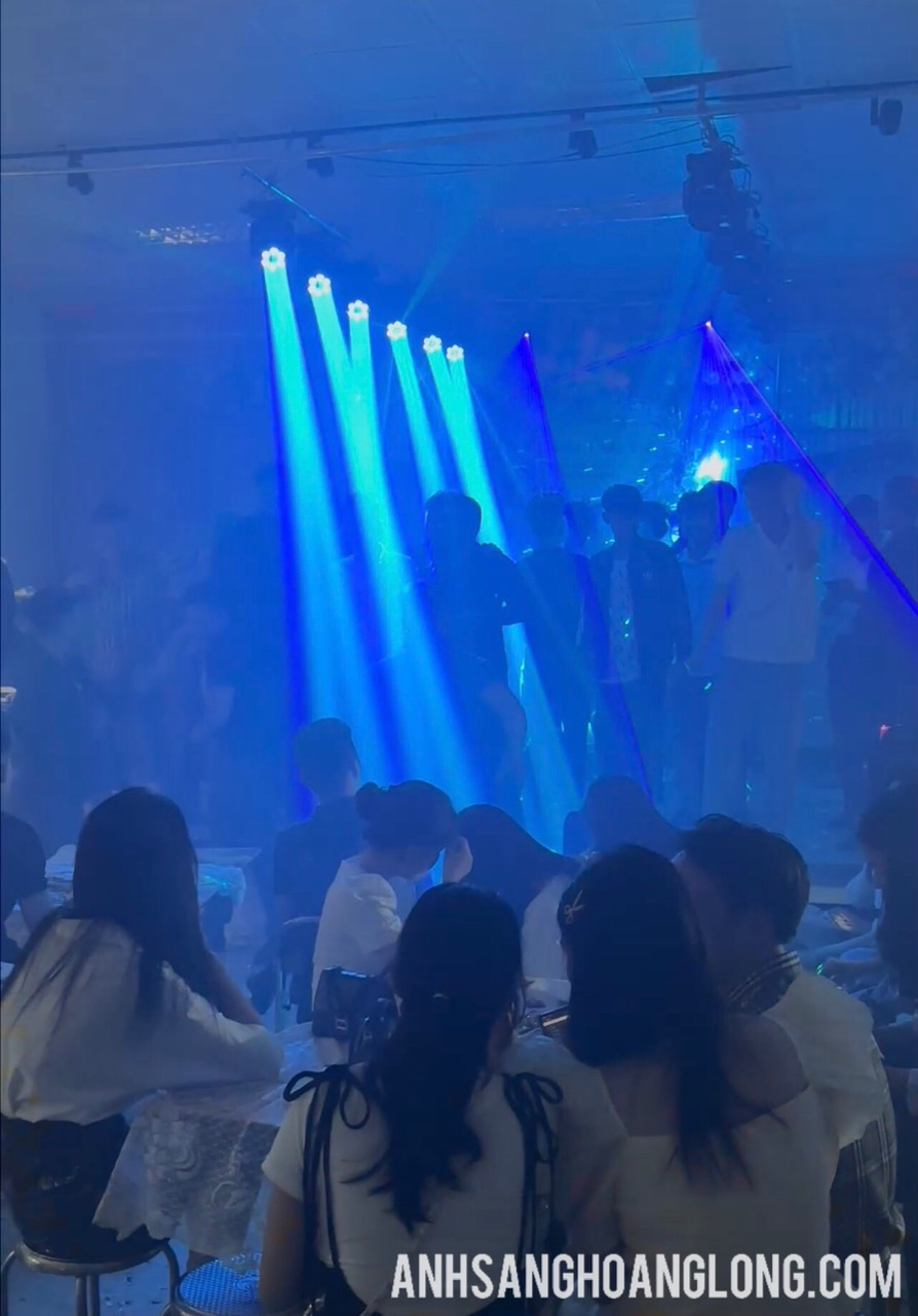 thiết bị đèn ánh sáng tự động đám cưới