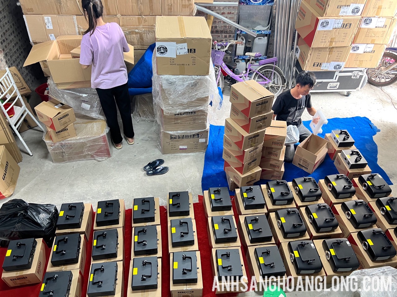 đèn ánh sáng sân khấu đám cưới