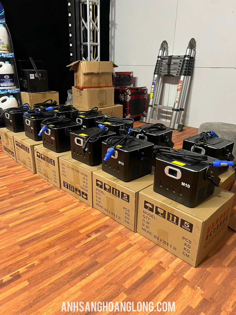 Tại Sao Nên Chọn Đèn Laser 10w?