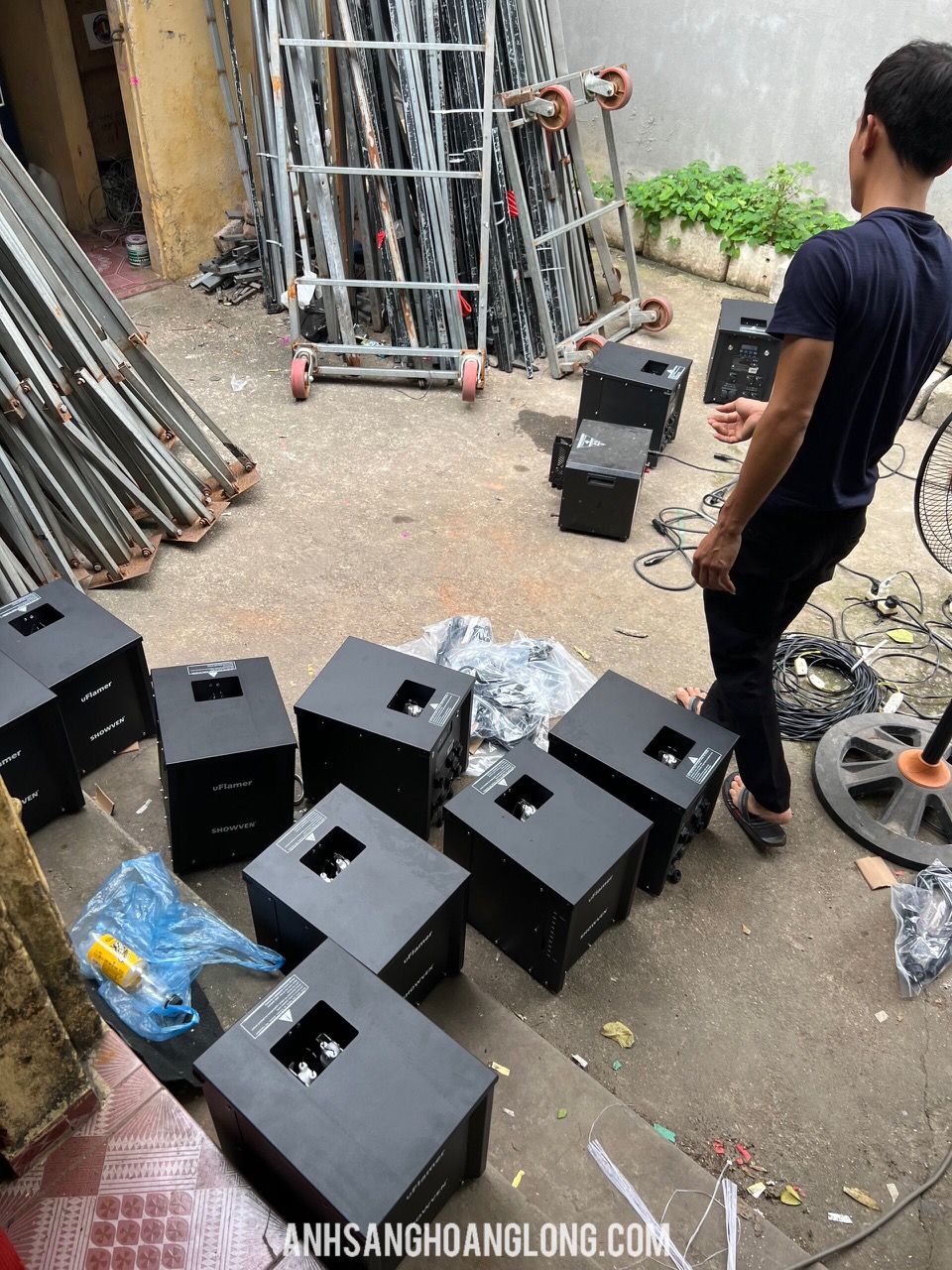 máy tạo lửa sân khấu