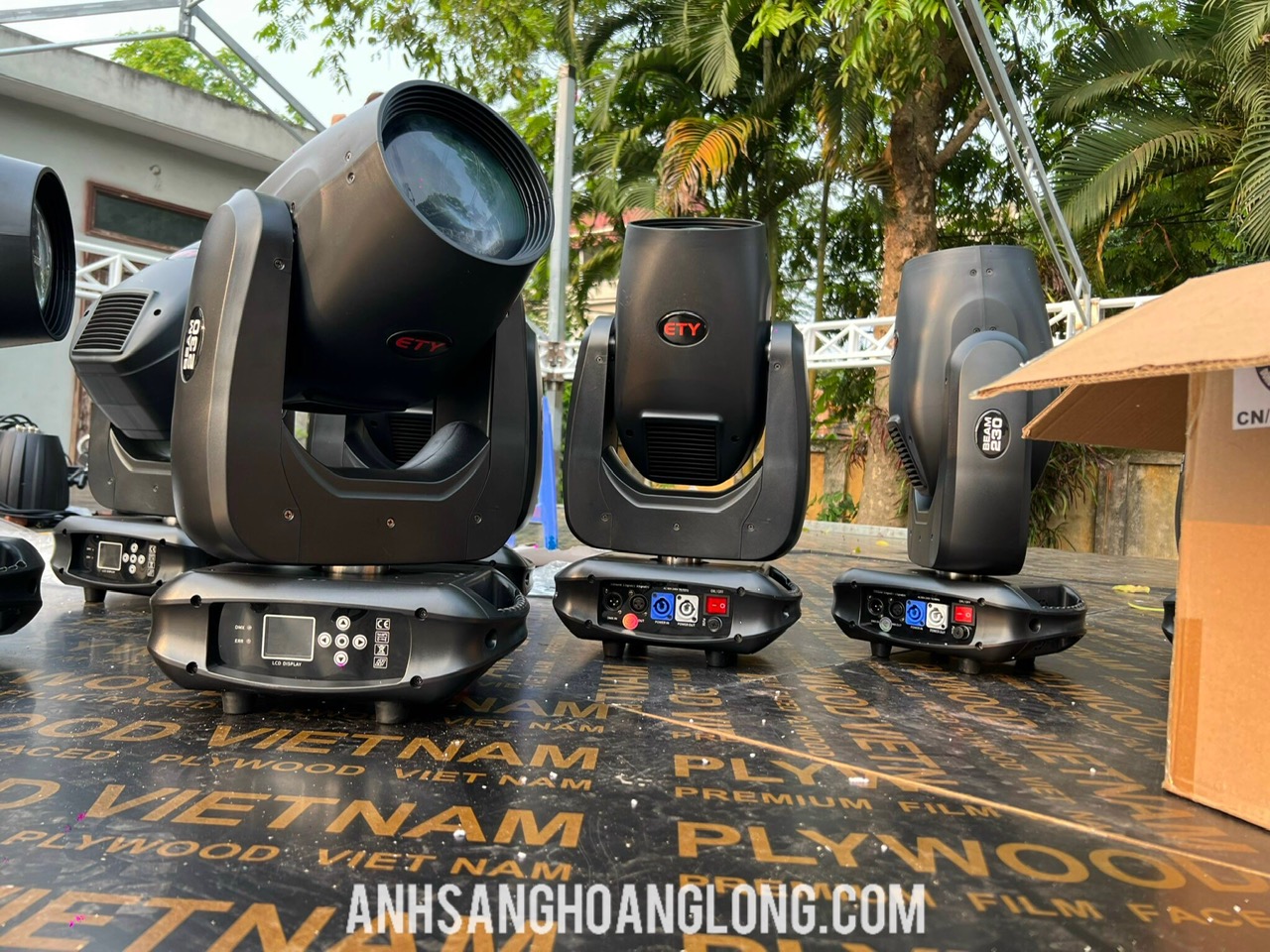 báo giá cấu hình đèn sự kiện