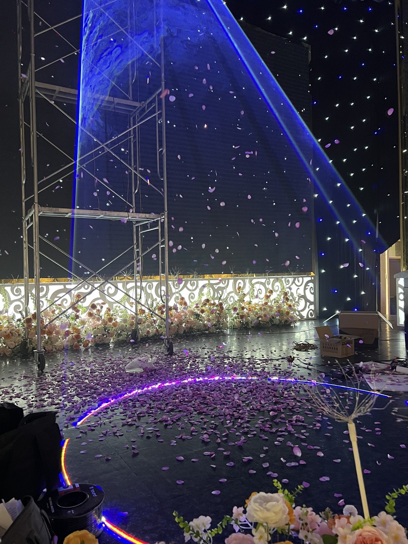 Giới thiệu máy tạo tuyết và đèn Laser cho đám cưới