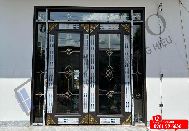 cửa nhôm hệ thủy lực giá bao nhiêu