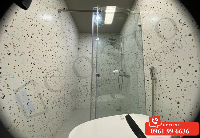 vách kính phòng tắm cửa lùa