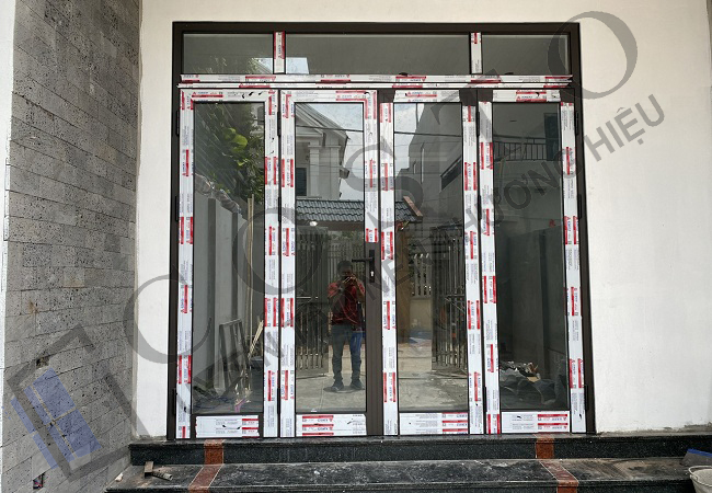 Cửa đi mở quay 4 cánh