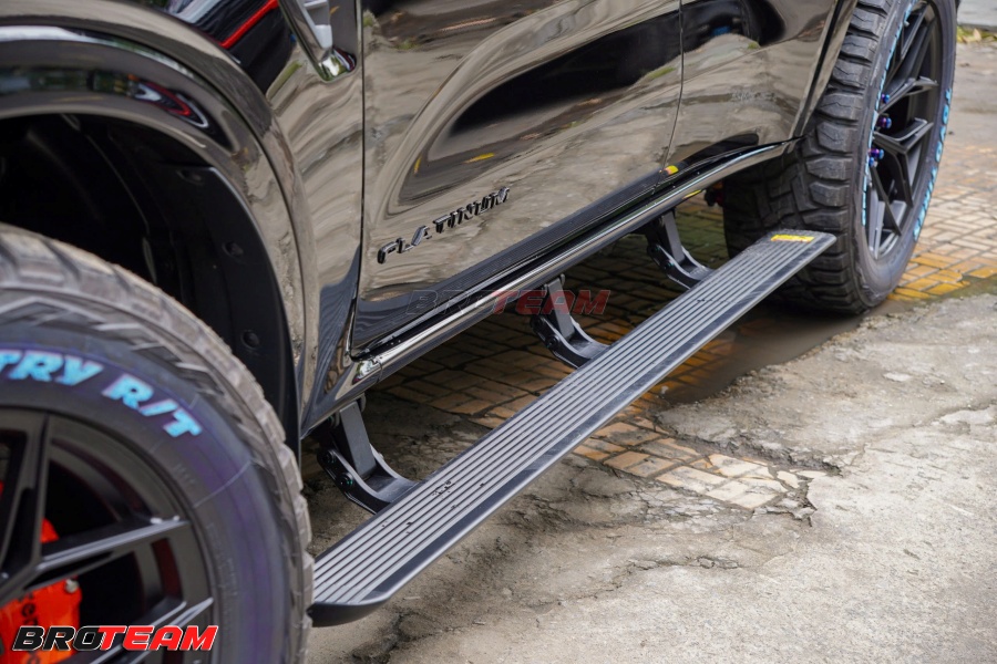 Bậc bước điện lên xuống tự động cho xe Ford Everest