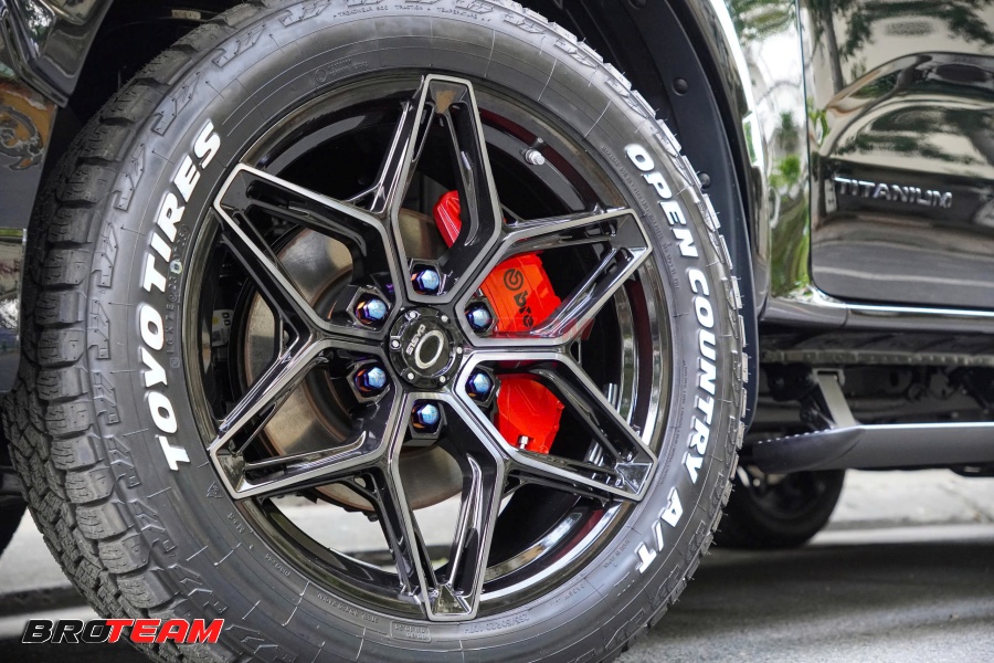 Bộ ốc mâm titan