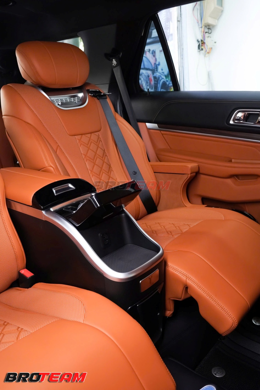 Bọc da đổi màu Explorer 2017