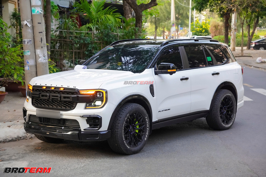 Bodykit AKC V1 Ford Everest kèm mặt ca lăng chữ FORD thể thao