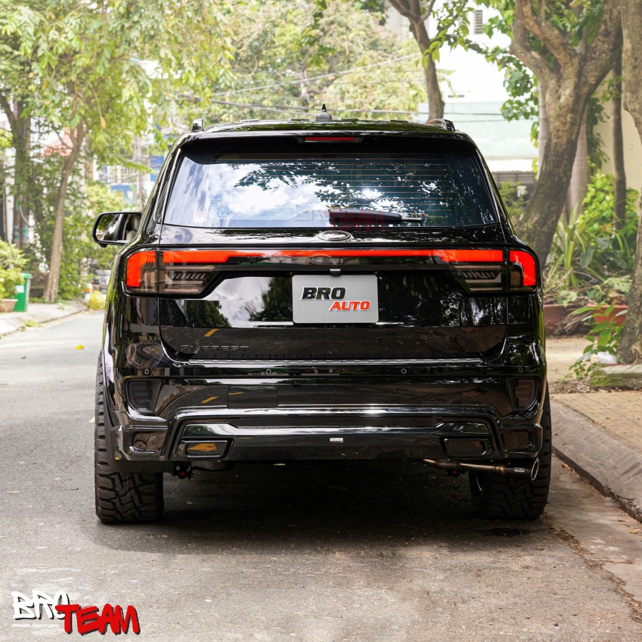 Độ bodykit AKC V1 Everest