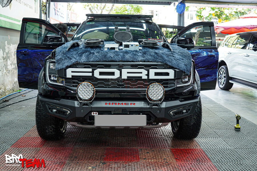 Dán decal chữ Ford cho bán tải Ford Ranger Raptor 2023+