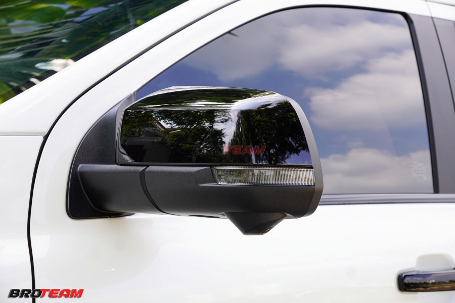 Sơn đen các chi tiết chrome Ford Everest 2026