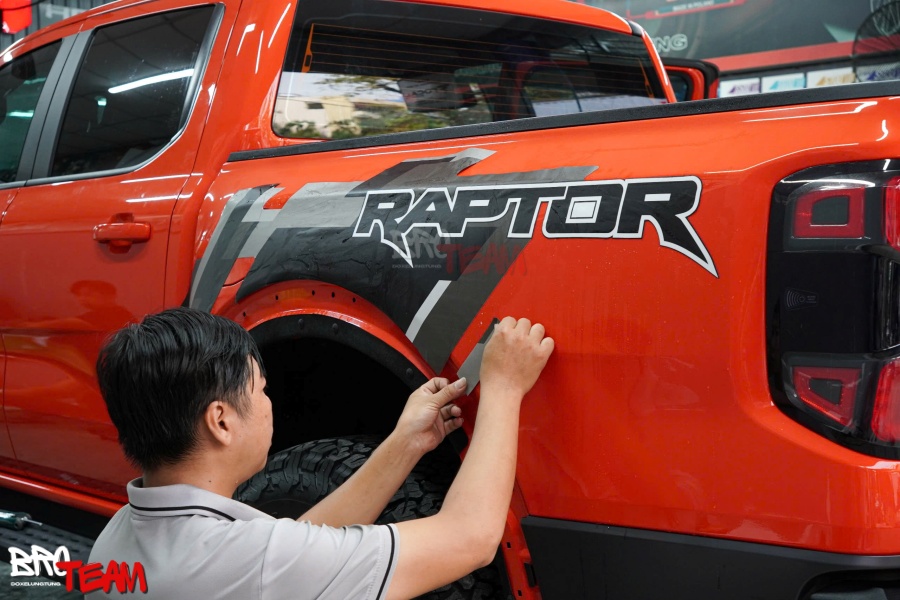 tem Raptor 2025 phong cách