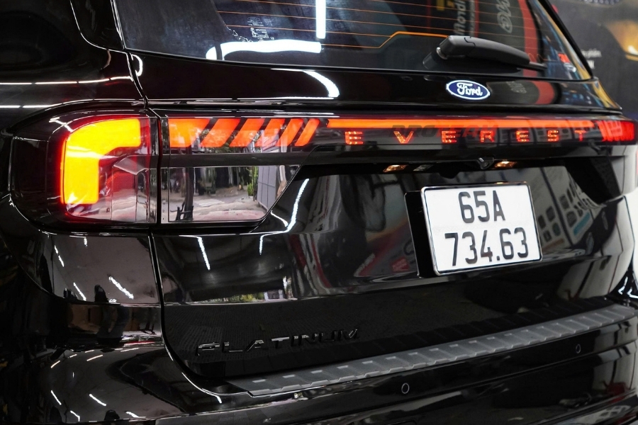 Cận led hậu sau đuôi xe Ford Everest