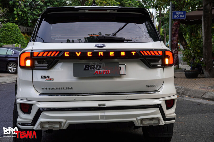 Đèn led cốp sau Ford Everest chữ EVEREST