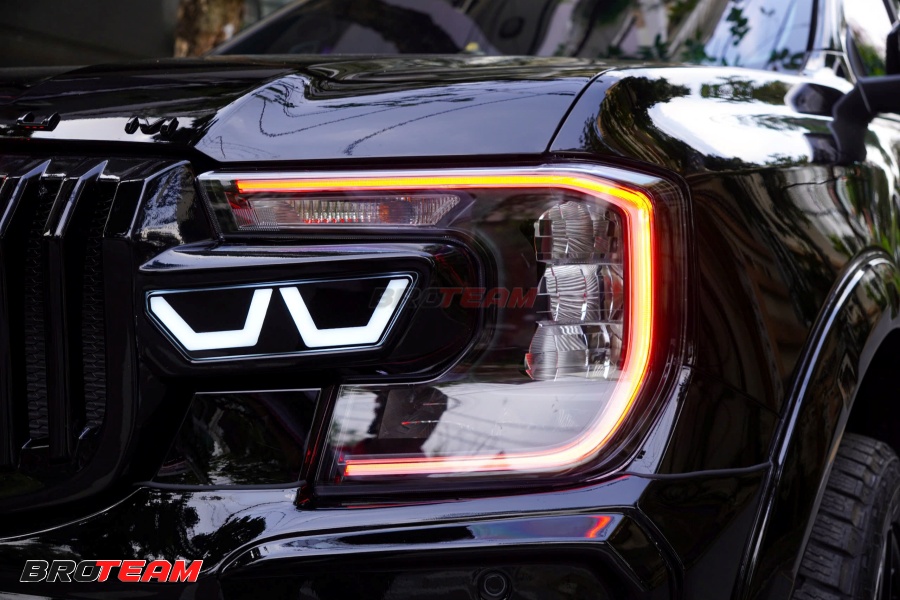 Đèn mí LED đỏ chữ C F150