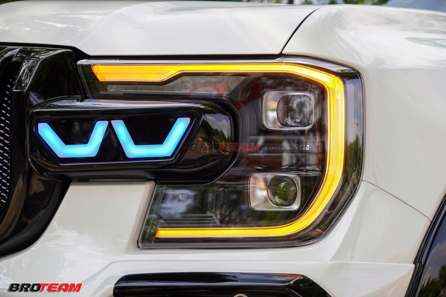 Đèn mí LED đỏ chữ C F150