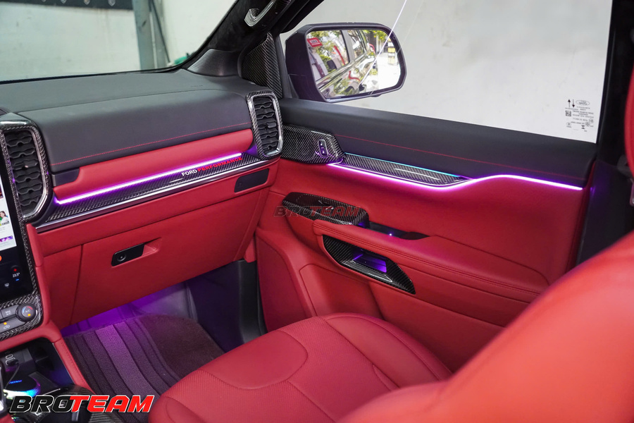 LED nội thất 64 màu Ford Everest