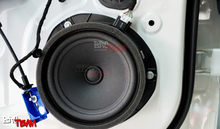 Độ loa cánh Ford Everest