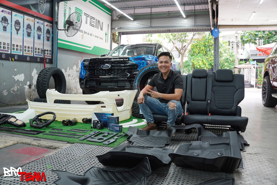 Độ ngả lưng hàng ghế thứ 2 cho xe Ford Everest