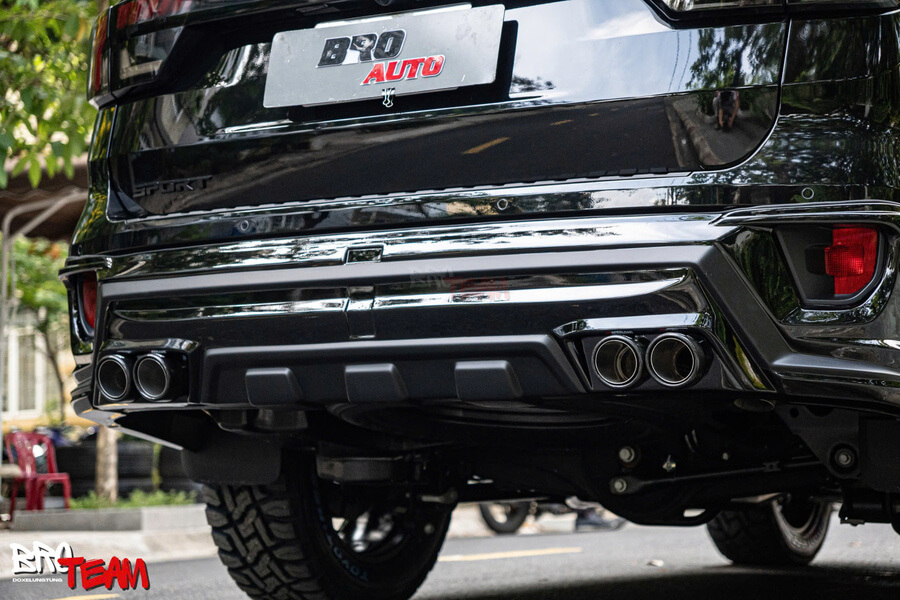 Độ pô Akrapovic mẫu kép xe Ford Everest