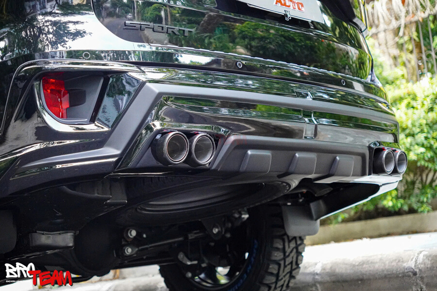 Độ pô Akrapovic mẫu kép thể thao cho xe Ford Everest