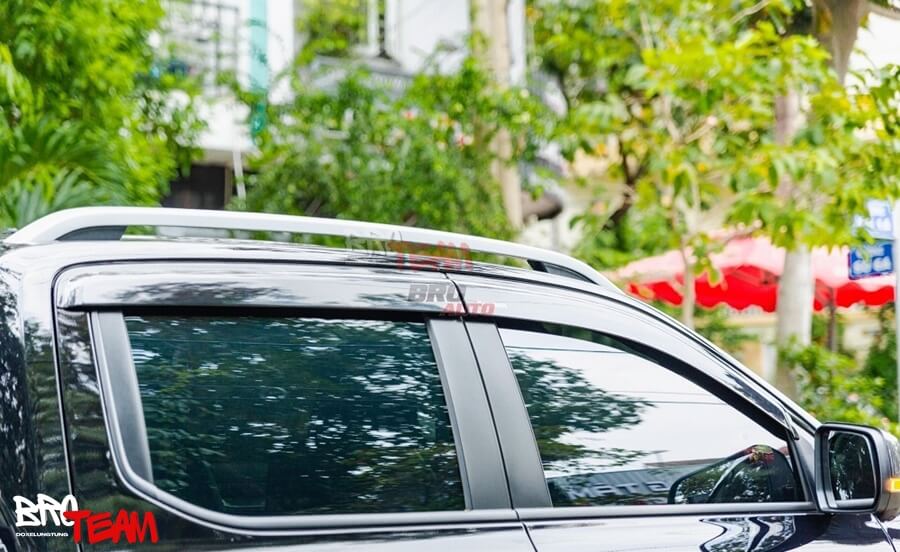 Độ vè che mưa Ford Everest